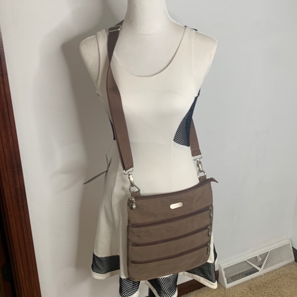 Baggallini Brown Crossbody Nylon 3 Front Pocket Bag for Travel everyday MCB3796I - Picture 14 of 15